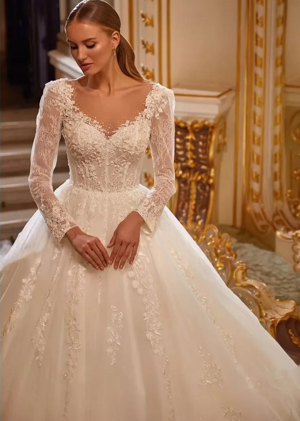 2025 Elegant Princess Wedding Dress Sweetheart Pleated Lace Appliques Long Sleeves Illusion Buttons Back Satin A Line Bride Bridal Formal Grown Vestid