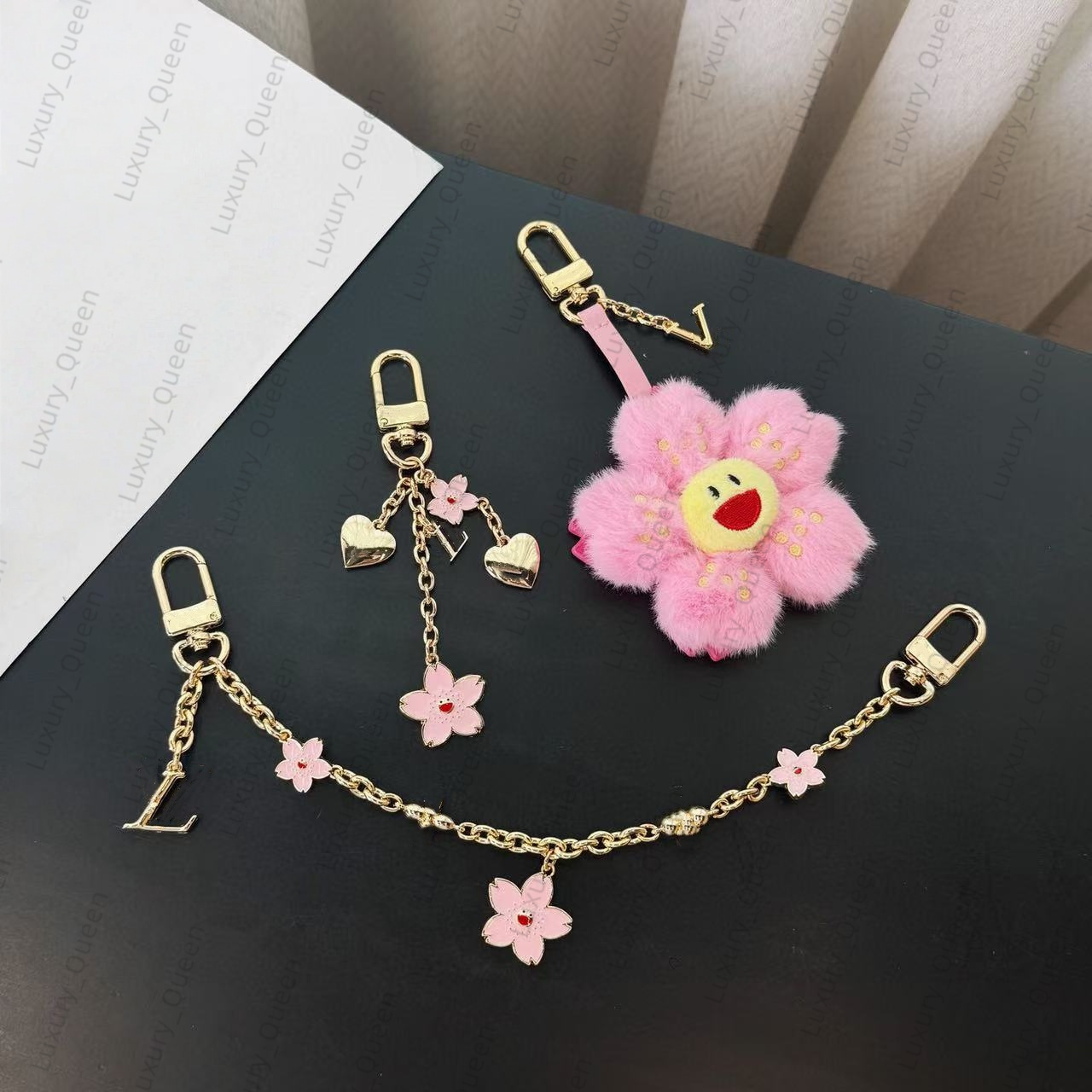 Designer Keychain Sakura Bag Charm High Quality luxury keychain bag Accessory Circle buckle Long chain Love pendant Keychain Car Decoration Leather Pendant