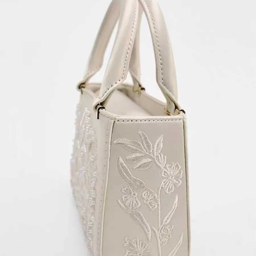 Fashion Floral Embroidery Square Bag High Quality Tote Bag Large Capacity Womens Handbag Ladies Purse Shoulder Messenger Bag Z250812