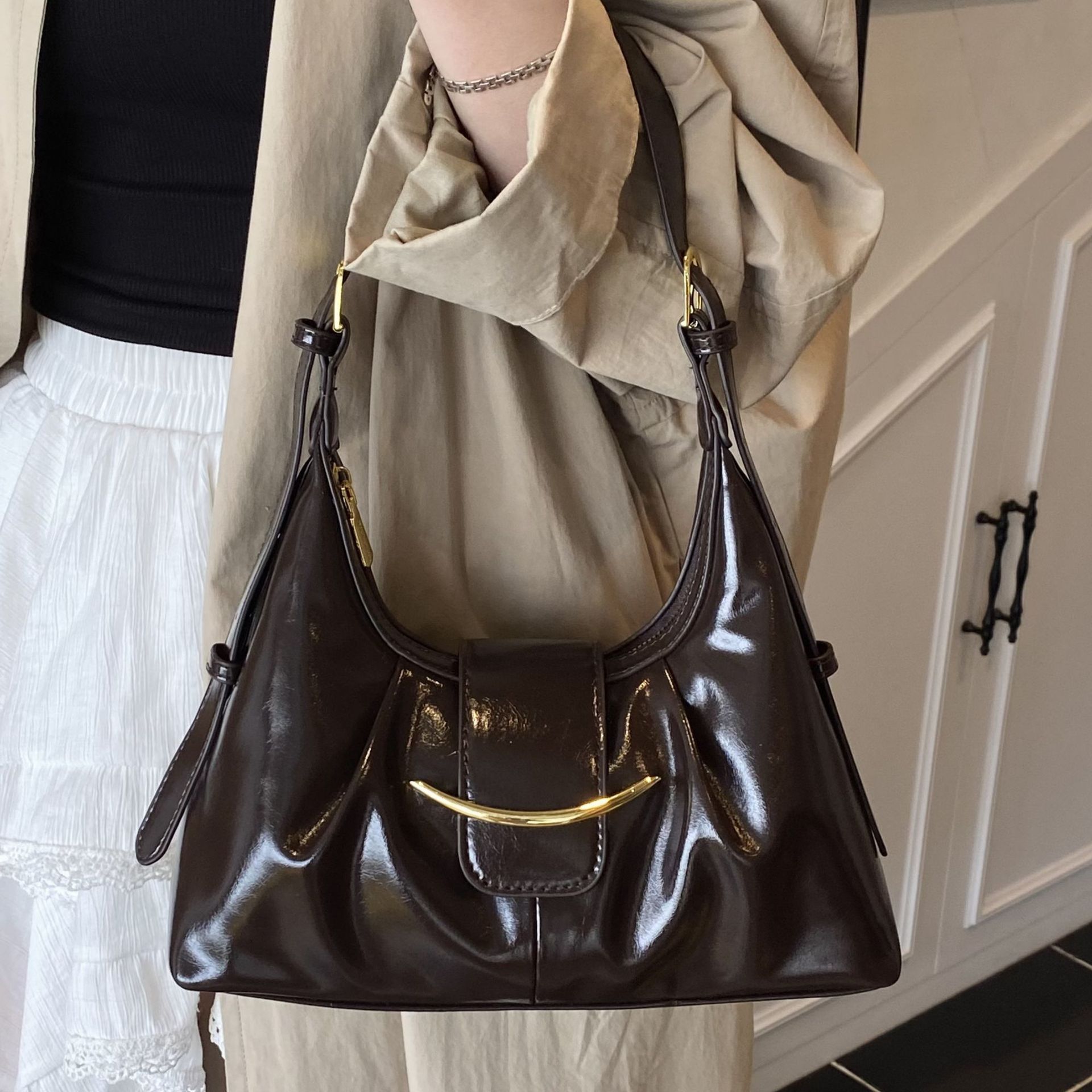 Retro women's armpit bag 2025 new fashion designer shoulder bag casual commuting handbag