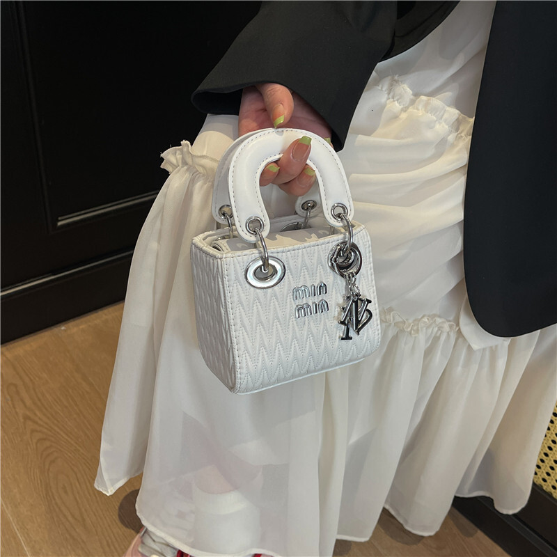 Quilted Embroidery Large Capacity Spring New Princess Diana Style Fashionable Single Shoulder Crossbody Bag for Women