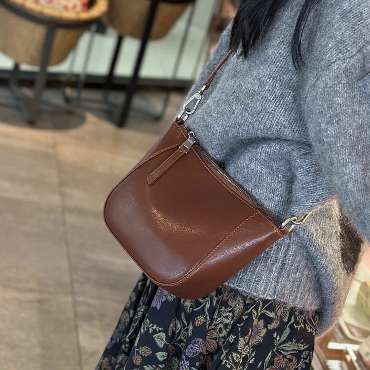 2025 new designer high-end niche cowhide women's shoulder crossbody bag