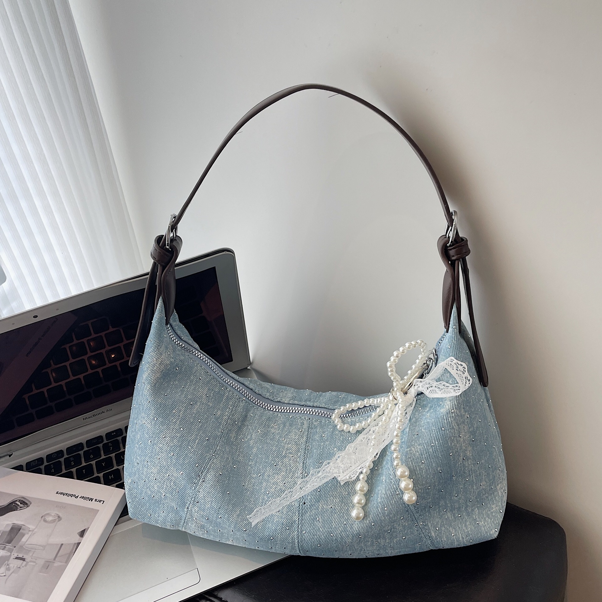 2025 autumn new women's shoulder bag retro niche denim bag new casual commuting shoulder bag armpit handbag designer bag women's crossbody b