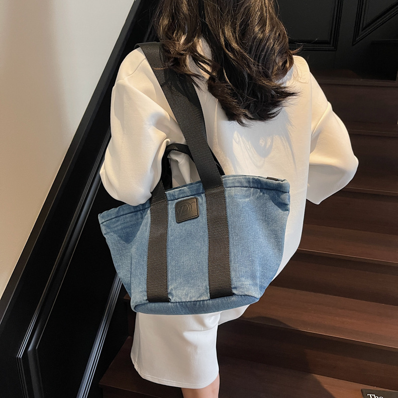 Large Capacity Denim for Women New Simple Versatile Commuter Shoulder Handheld Tote Bag