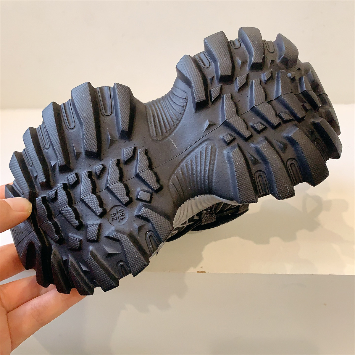 Free shipping designed for children's sports shoes Lightweight breathable versatile and trendy shoes for boy and girl