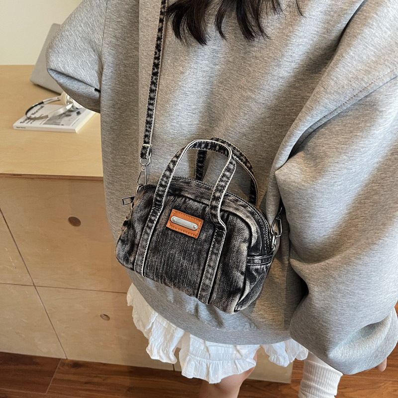 Women's denim bag 2025 new designer retro shoulder crossbody bag commuting pillow bag