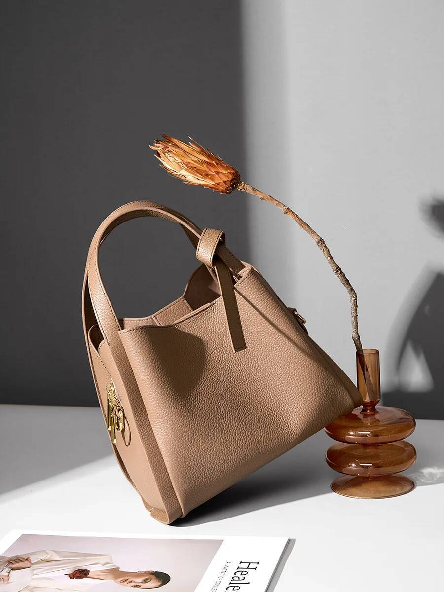 2025 high quality Basket Bucket bags Cow Leather Tote women's Handbag designer Commuter shoulder crossbody Tophandle bag Female ddmymarket