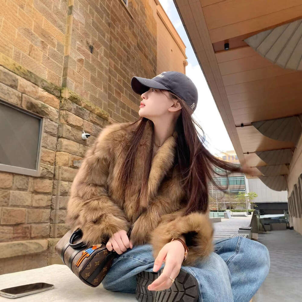 Fur and fur integrated fox fur environmentally friendly fur coat for women's winter Maillard style short youth coat