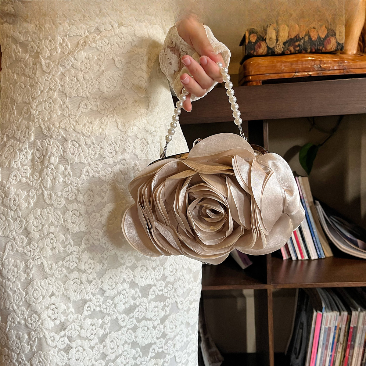 2025 Autumn New Women's Shoulder Bag Retro Evening Dress Flower Bag Handbag Soft Women's Crossbody Bag Women's Handbag Designer Bag