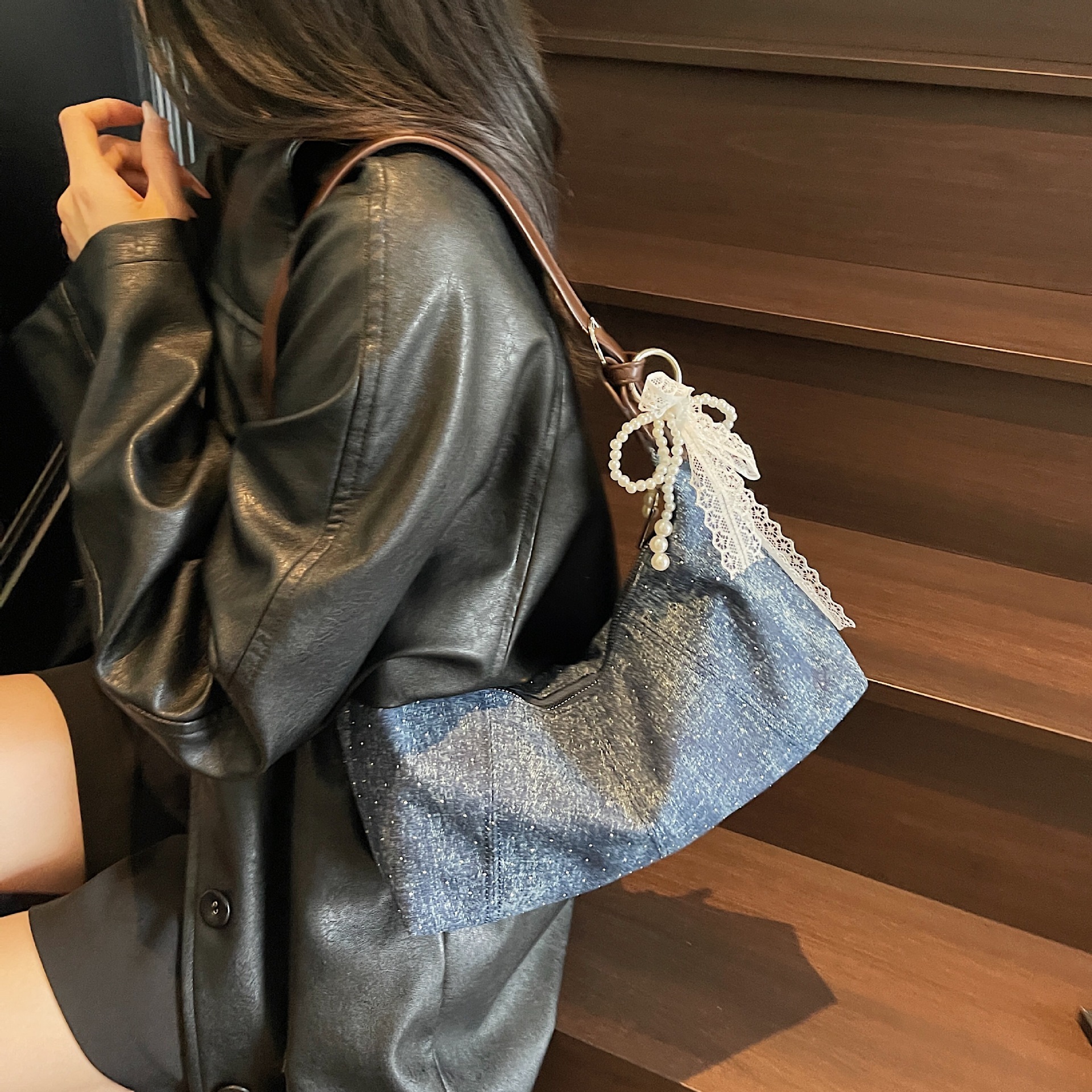 2025 autumn new women's shoulder bag retro niche denim bag new casual commuting shoulder bag armpit handbag designer bag women's crossbody b