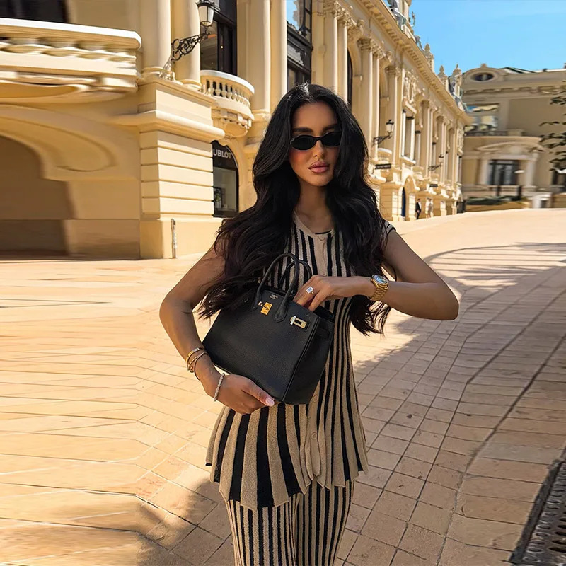 Fashion Striped Knitted Suit Womens V-neck Top Straight Leg Pants Elegant Summer Niche Commuting Trend ed Casual Suit 250811