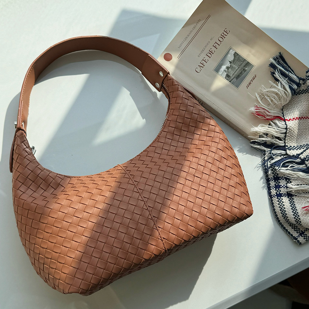 Women s New Versatile Comfortable Woven Underarm Baguette Fashion Trendy Shoulder Bag ddmymarket