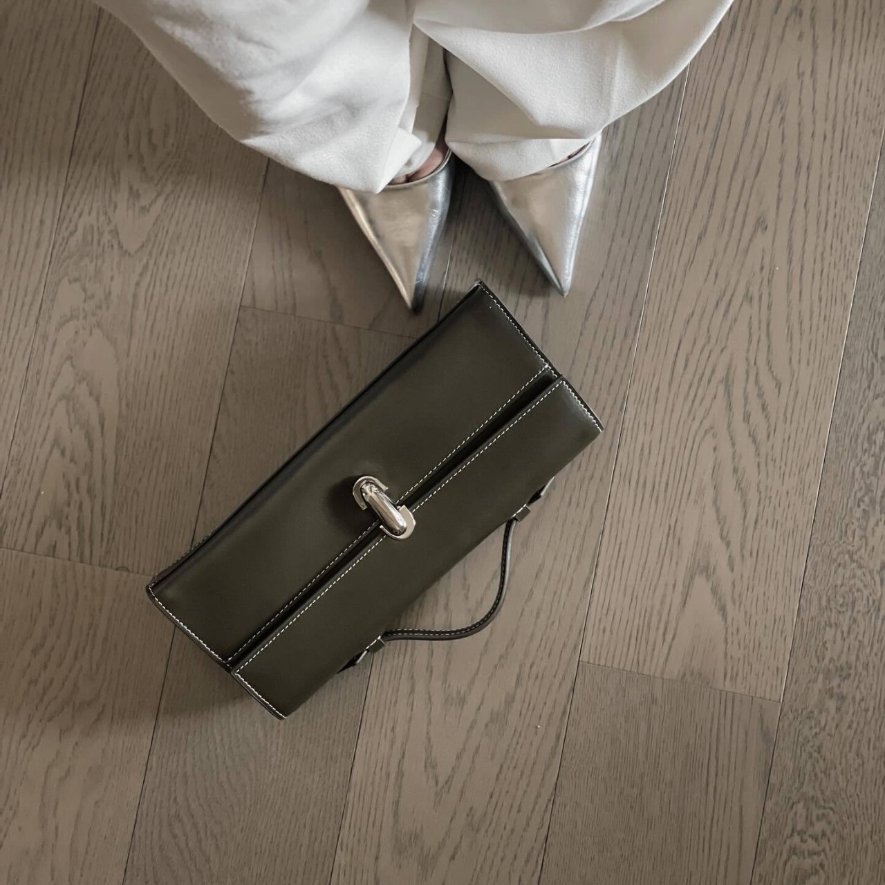 2025 Autumn bag New Women s Shoulder Bag New Long Handbag Slim Fit Niche Design Retro women s Leather Women s Small Square Bag Autumn New Designer Bag