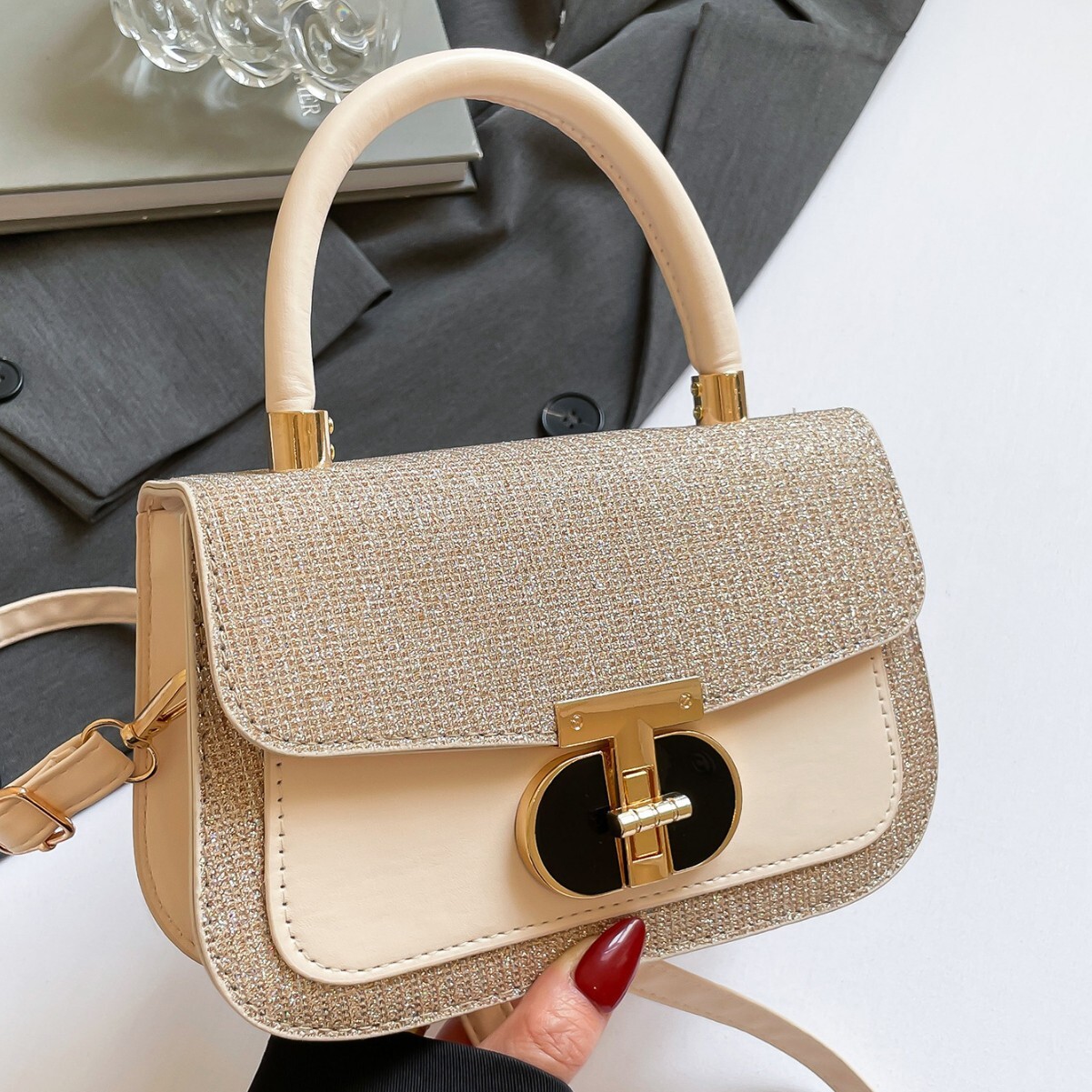 2025 Designer's New Multi functional Retro Shoulder Crossbody Bag for Women's Commuting Handbag Small Square Bag