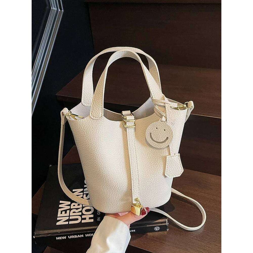 Hot Selling Faionable Casual Buet Women's New Simple Versatile Handbag Crossbody Korean Sle Single Oulder Bag Designer Bags