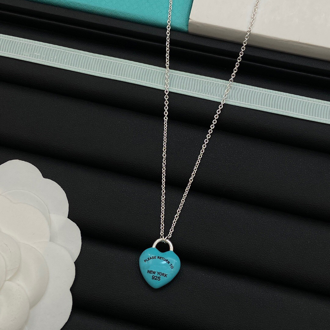 Luxury Designer Necklace Bracelet Green Color Heart Pendant Necklace Silver Women's Necklace Sets