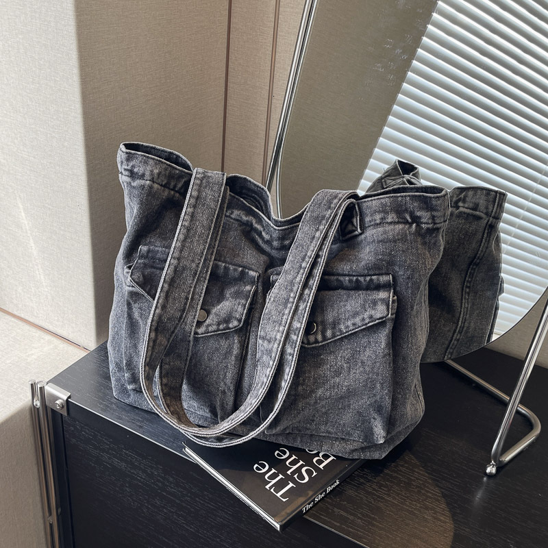 Handheld Denim for Women New Fashion Versatile Tote Commuter Large Capacity Underarm Bag