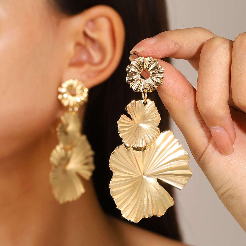 New Exaggerated Leaf for Women Fashion Long Alloy Flower Drop Earrings