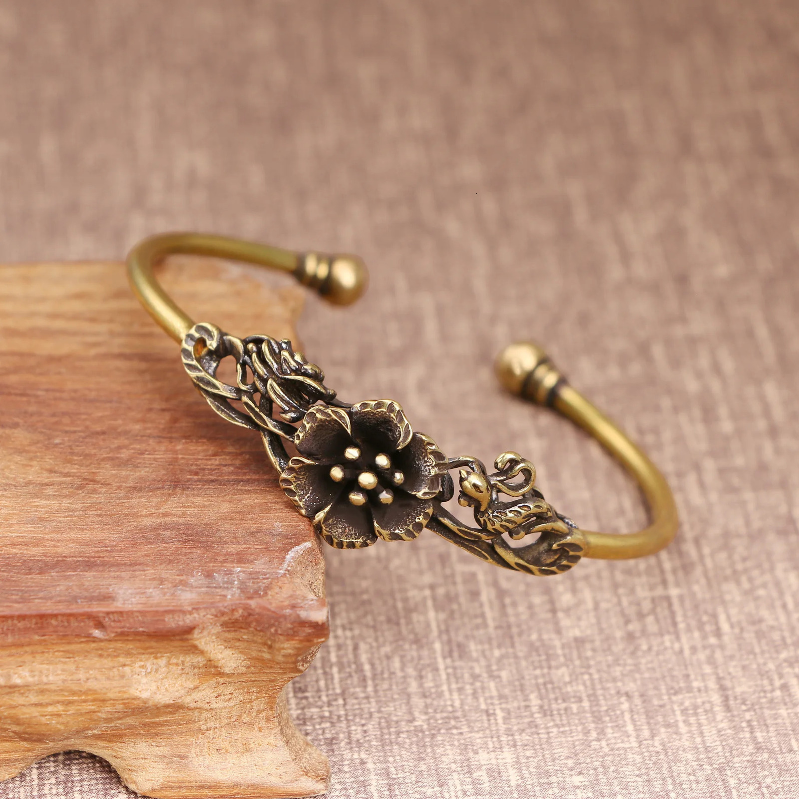 Vintage Ethnic Handmade Flower Bracelet Womens Classic Botanical Series Gold Colour Bangle Jewellery Daily Hundred with Pieces 250811