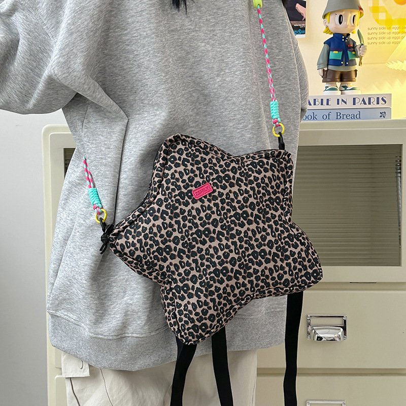 Trendy Leopard Print Heart-Shaped Single Shoulder for Women New Fashion Small Backpack Versatile Crossbody Commuter Phone Bag