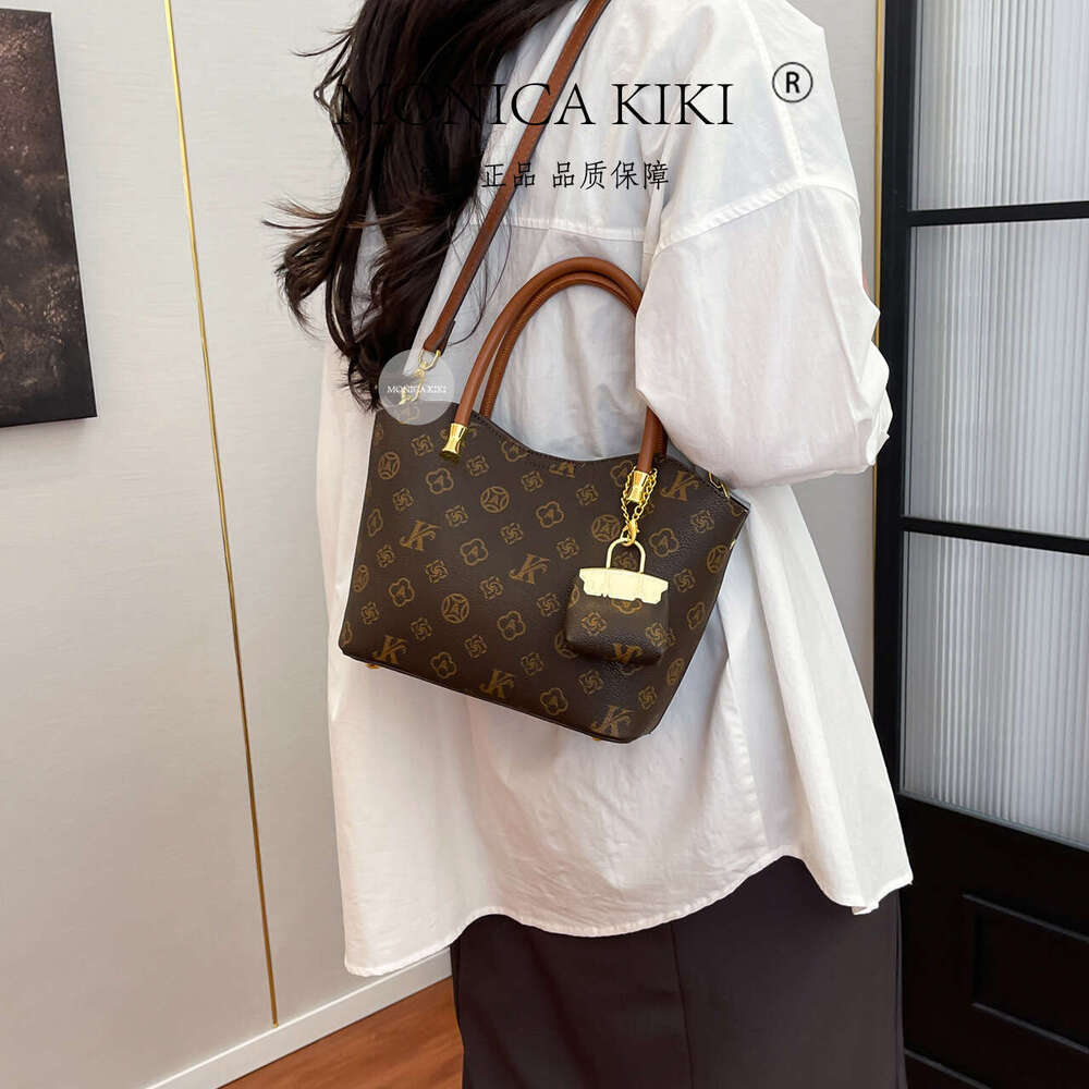 Light Monica Qiqi Luxury Presbyopic Handheld Mother-Daughter Tote Bag for Women 2025 New Trendy Large Capacity