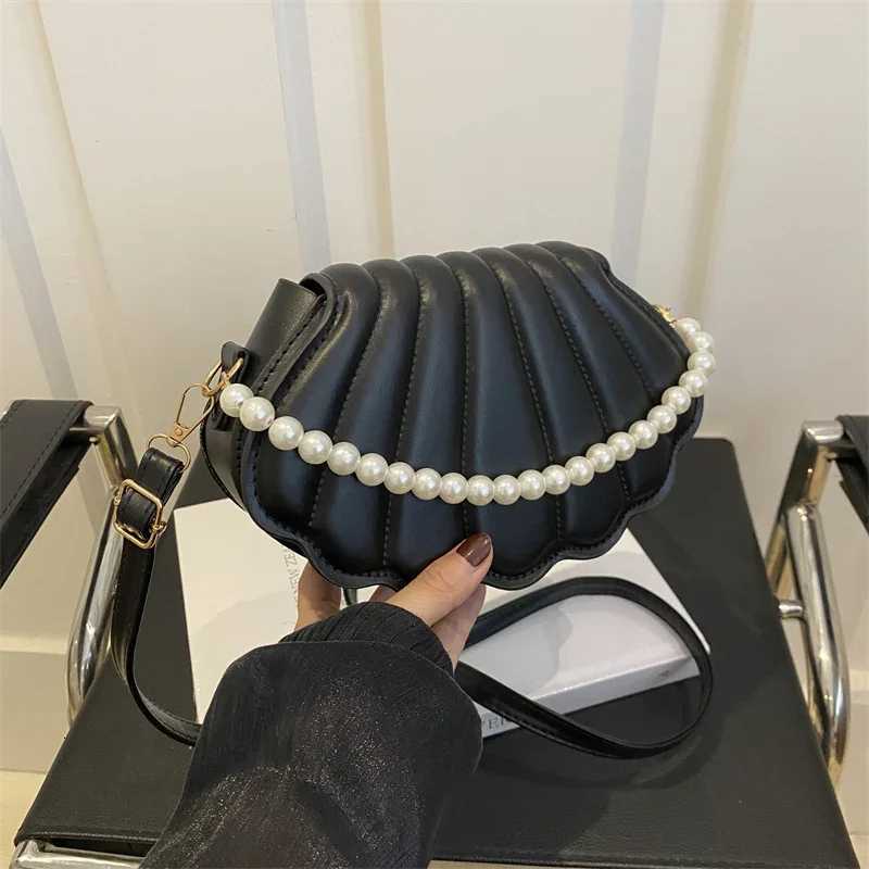 French Pearl Chain Handbag Women Seashell Fashion Shoulder Bag PU Leather Clutch Purse Novelty Solid Chic Hobo Bag Small Satchel Z250812