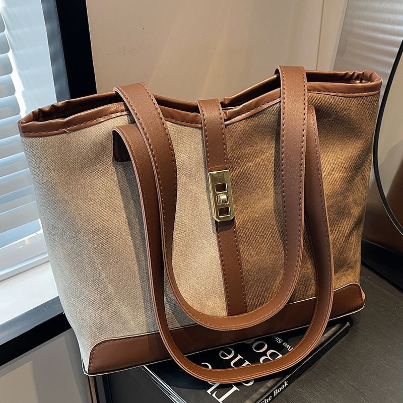 designer bag Large Capacity Bag for Women 2025 Autumn Winter New Vintage Fashion Single Shoulder Commuter Bag Luxury bag American Style Versatile Bag 