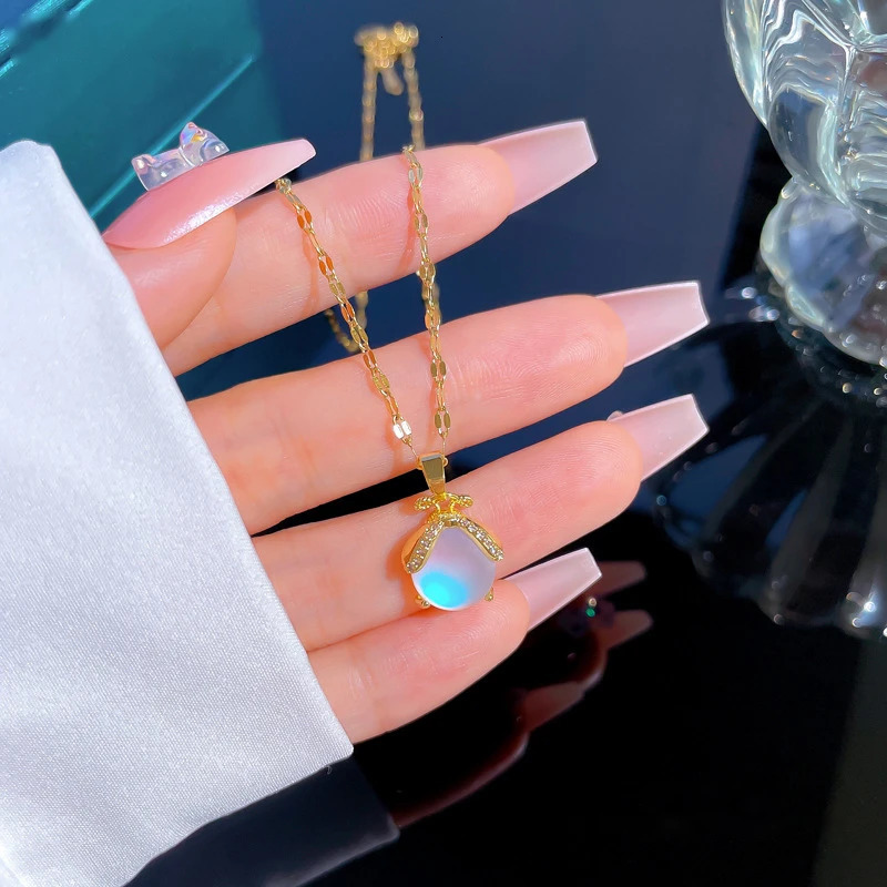 Fashion cute and harmless seven-star ladybug necklace crystal clear crystal aurora bee ladybug personality pendant gift 250807