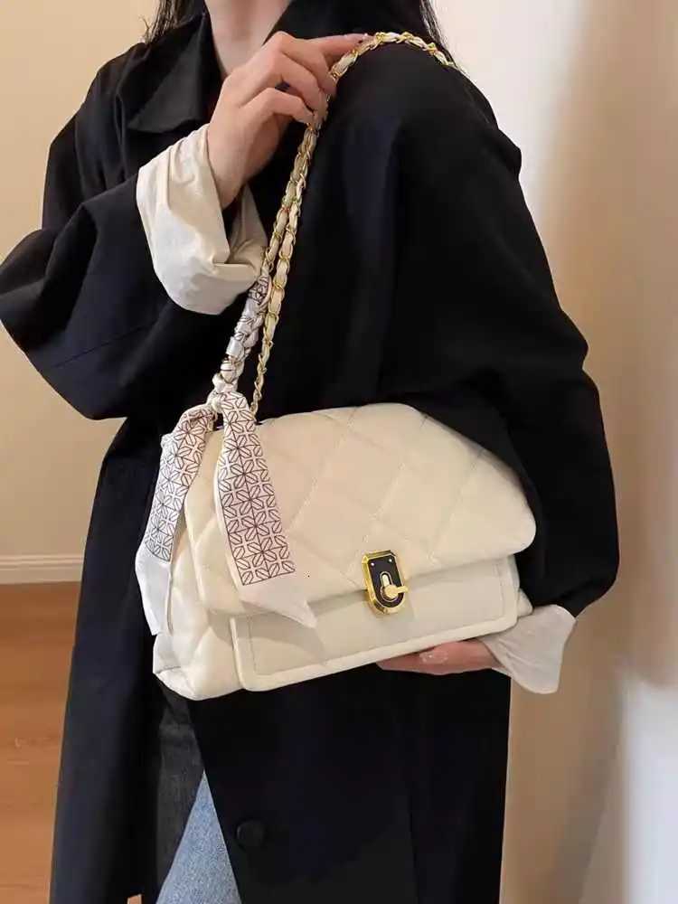 igh Elegant Red Plaid Chains Shoulder Bag High Quality Fashion s New Crossbody Bag Large Capacity Commuter Bag Z250812