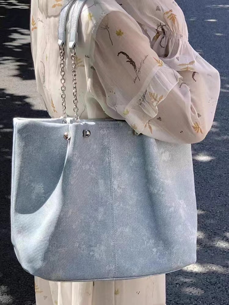 New Women's Soft Leather Large Capacity Tote Bag, High-end Style, Suitable College Students, Handheld and Shoulder Bag for Classes