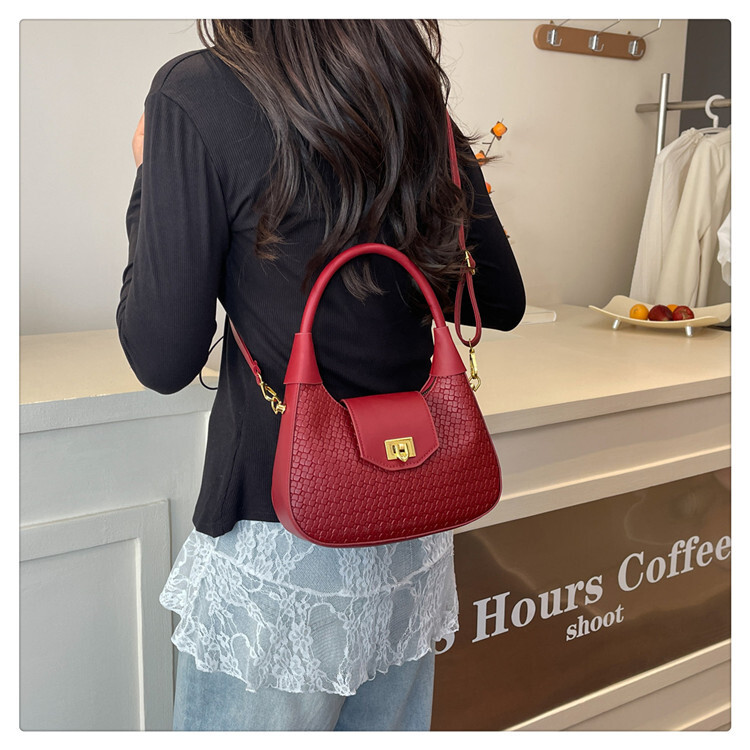Free Shipping 2025 New Women's Designer Handbag High-quality Woven Crescent Bag Fashionable Retro Crossbody Bag High-end Dinner Dress Bag Wallet