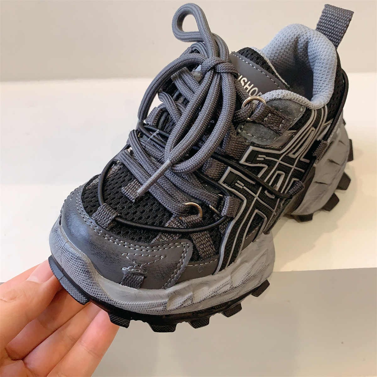 Free shipping designed for children's sports shoes Lightweight breathable versatile and trendy shoes for boy and girl