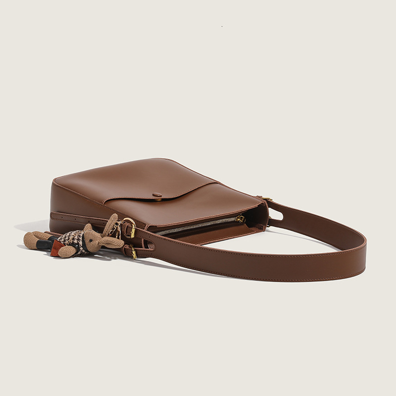 Large Capacity for Women New Trendy Stylish Ins Style Autumn Winter Shoulder Design Commuter Bag