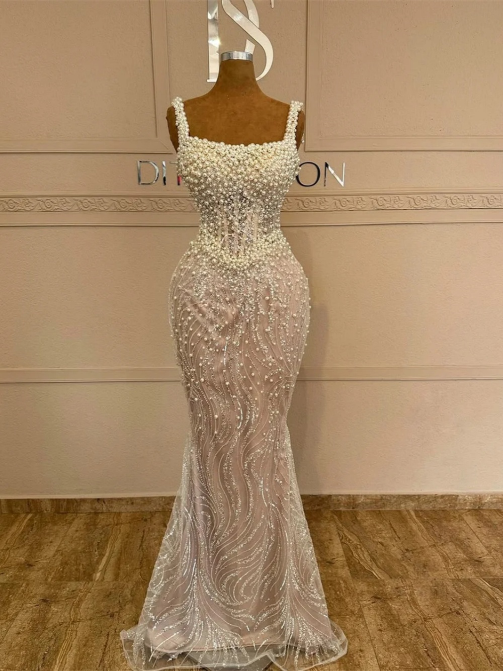 Exquisite Pearls Mermaid Wedding Dresses Square Neck Sleeveless Sequins Bride Dress Illusion Sweep Train Bridal Dress Customized