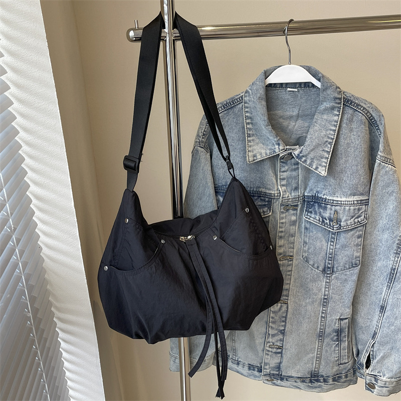 Luxury bag designer bag Casual Dumpling Bag Texture Wrinkle Versatile Large Capacity Crossbody Bag Women's Bag 2024 New Model for Class Commuting