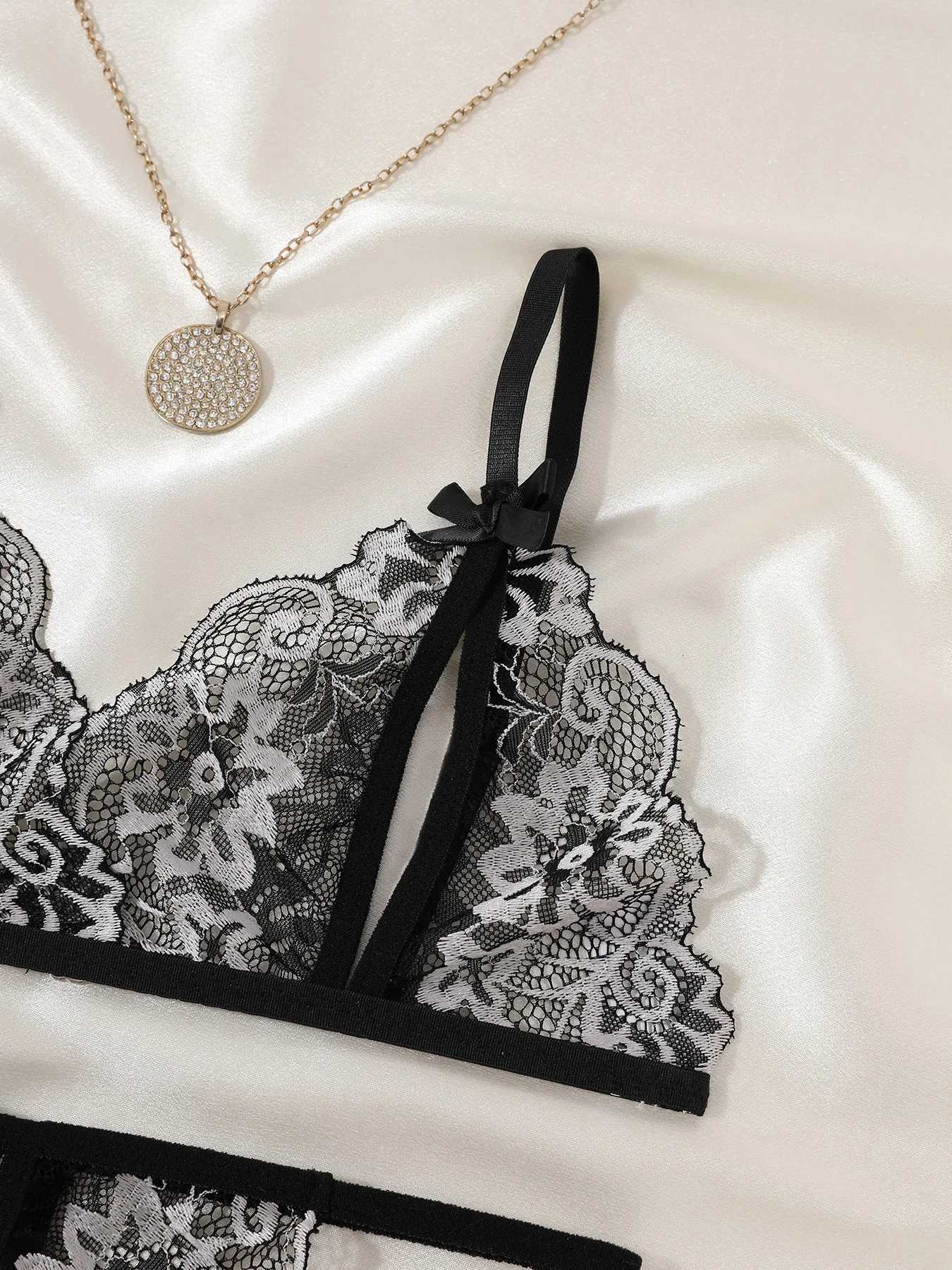 Women Sexy Lingerie Bra Thongs Sets Ultrathin Lace Lingerie Set Temptation Erotic Open Bra Crotchless Outfits For Pretty GirlsXJ250812