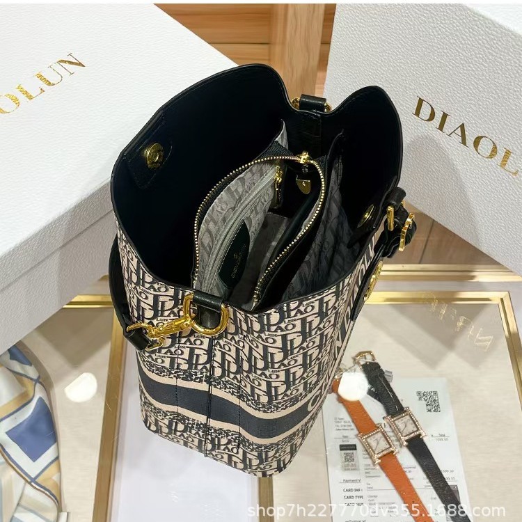 Women's bag, new Boston pillow bag, women's hand shoulder messenger bag, high-quality texture fast delivery