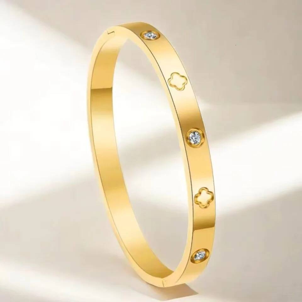 Trendy Shining Zircon Bracelets For Women Clover Print Love Pulseiras Stainless Steel Bangles Feminina Jewelry Gift