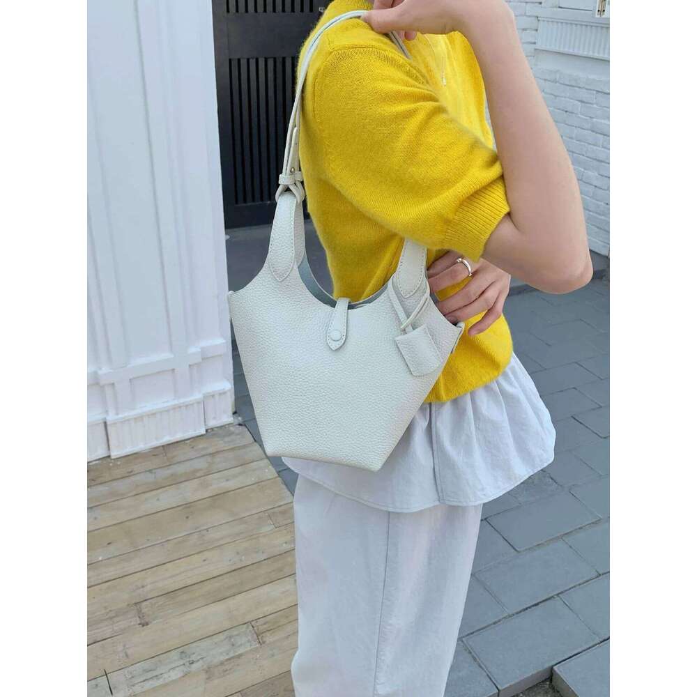 High Quality First Layer Cowhide Vegetable Basket New Leather Portable Messenger Bucket Commuter Bag Women