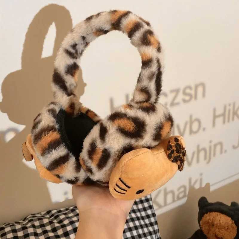Kitty Cat Plush Earmuffs for Female Winter Students Riding with Thick Plush Ear Tips for Ear Protection and Warmth XJ250812
