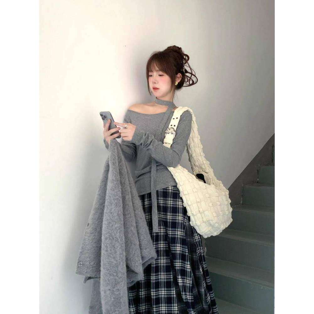 toteBag Shoulder bag ROSE NOIRE Niche Design New High End Cloud Bubble For Women Large Capacity Commuter Crossbody Bag Trendy