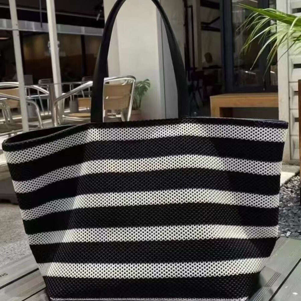 New Large Capacity Single Shoulder Black And White Striped Woven Tote Bag For Beach Vacation Women B5