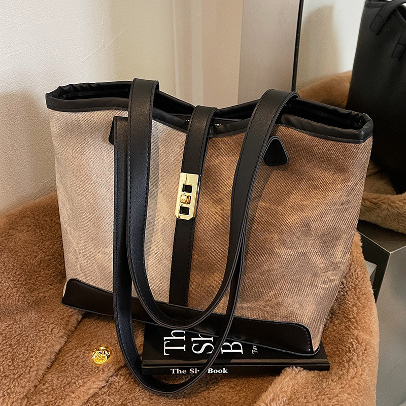 designer bag Large Capacity Bag for Women 2025 Autumn Winter New Vintage Fashion Single Shoulder Commuter Bag Luxury bag American Style Versatile Bag 