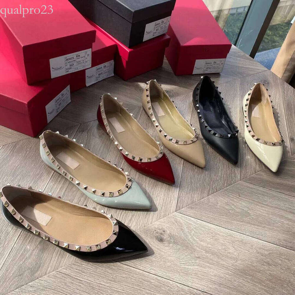 Designer Shoes Rivets Sandals Women Flat shoes Leather Loafer Dress Shoes Nude White Black Gold Matte Classics Ladies Shoes fashion Rock Studed shoes fef