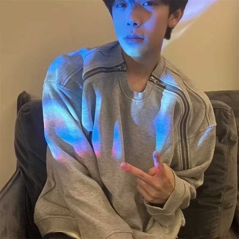 New Retro Zipper Design O-neck Sweatshirts For Men Autumn Y2K Streetwear Gray Pullover Hoodies Loose Hip Hop Fashion Sweat-shirt Y250811