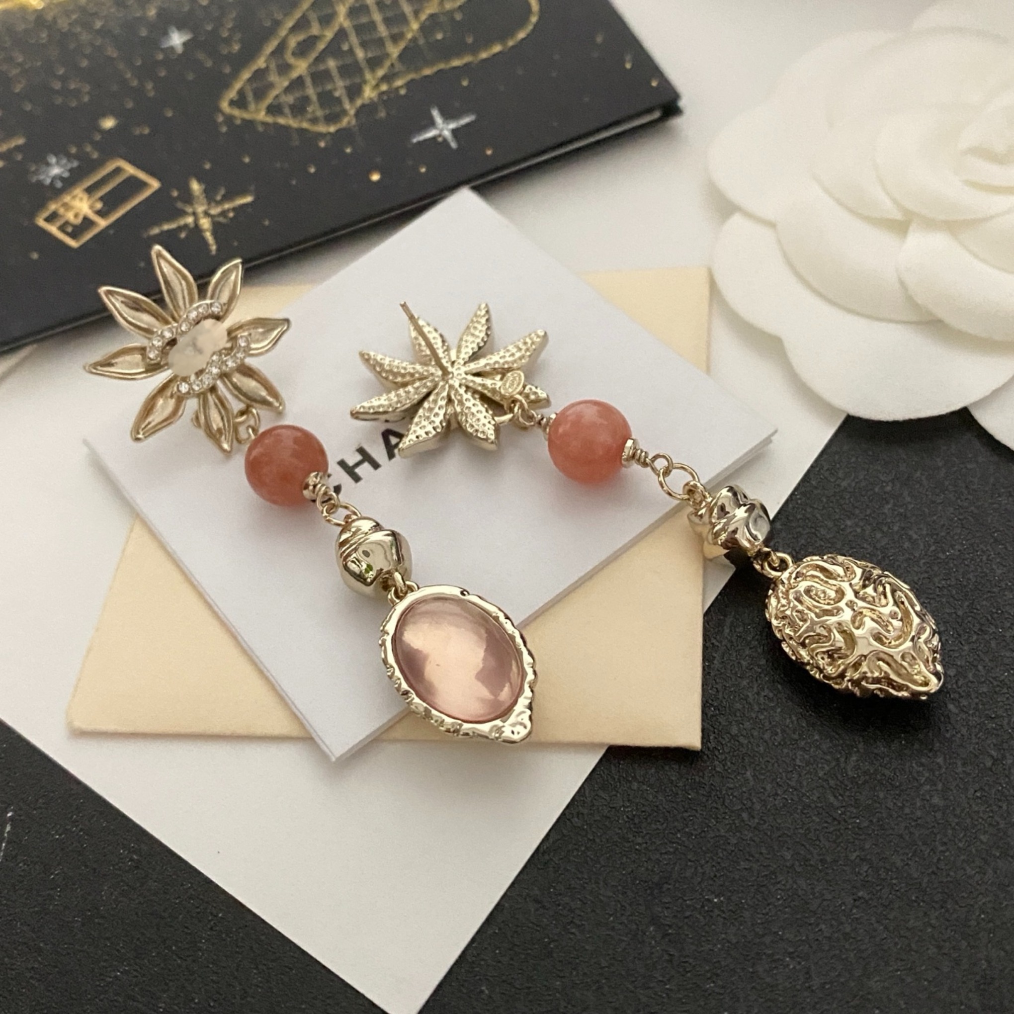 Shaped Pink Crystal Pendant Earrings, Retro, Exquisite and Light Luxury Earrings Ever fade