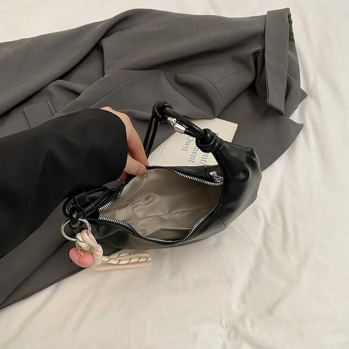 Leftside Small PU Leather Saddle Crossbody Bags for Women 2025 New Trend Shoulder Bag Ladies Handbags and Purses Z250812