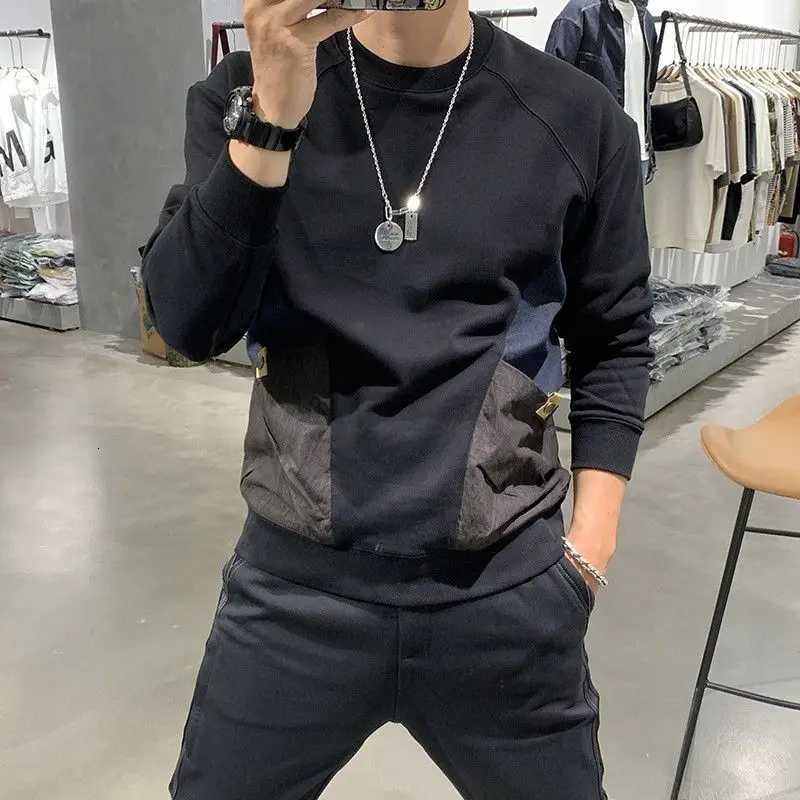 Autumn Fashion Brand Interposer Bag Chic Hong Kong Style Mens Sweatshirt Long Sleeve Round Neck Base Shirt Korean Style Top Y250811