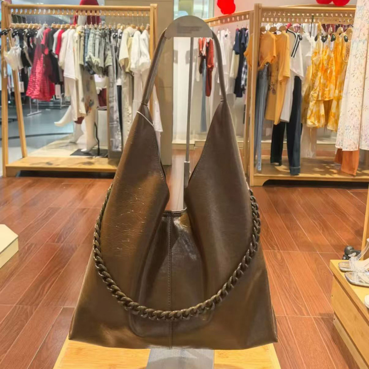 designer bag Foreign Trade Large Capacity Shoulder Bag for Women 2025 New Retro Luxury bag Niche Underarm Bag Fashion Versatile Tote Bag with High-End