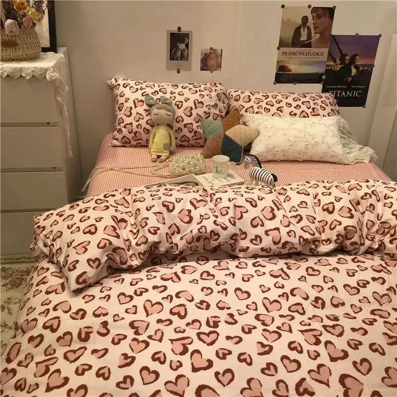 GGG Cozy Cotton Blend Printed Fabric Four Piece Bed Linens Ensemble Featuring Pillowcases